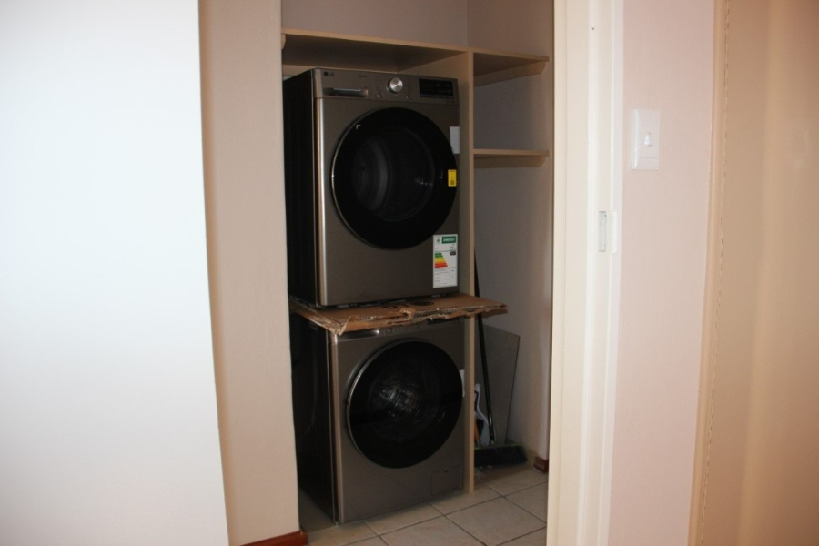 To Let 2 Bedroom Property for Rent in Martinville Western Cape